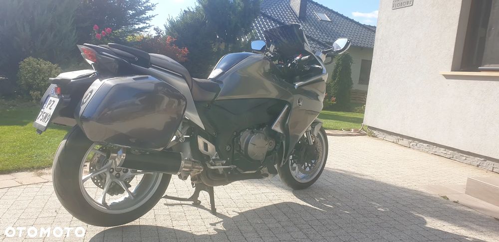 Honda VFR - 4