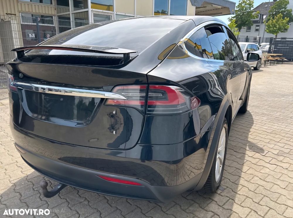 Tesla Model X - 2