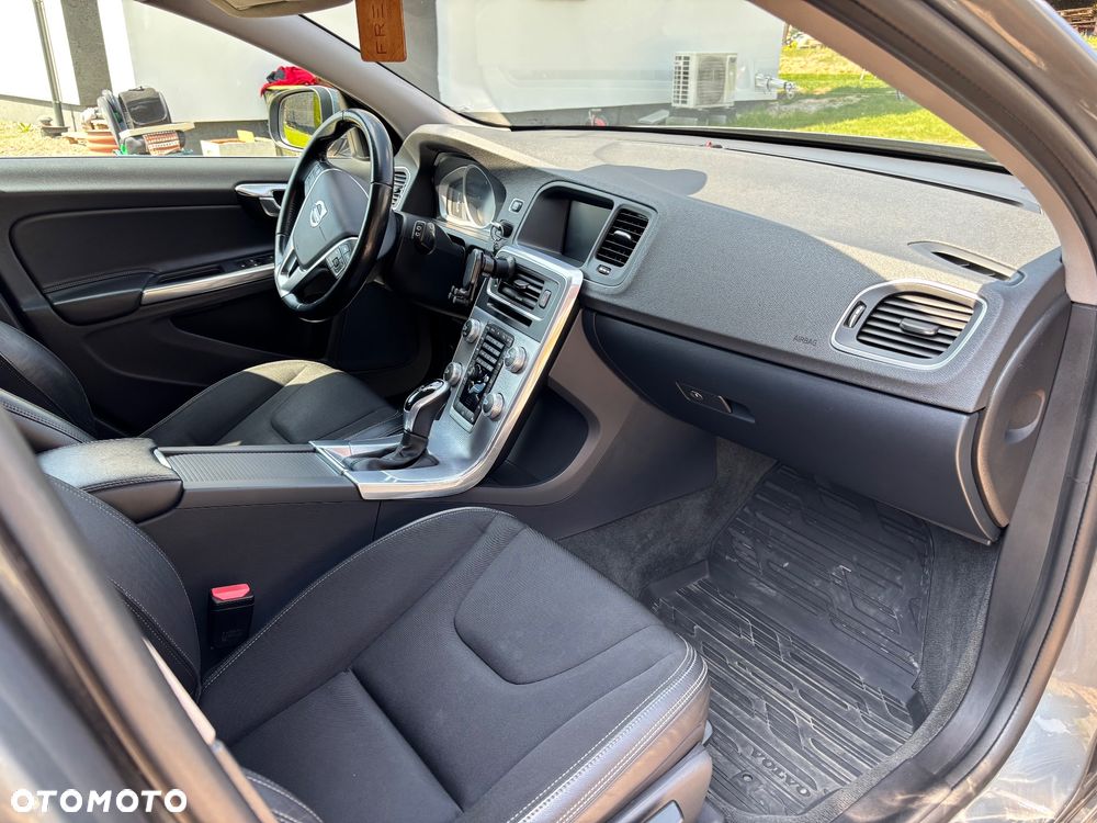 Volvo V60 D4 Drive-E Momentum - 15