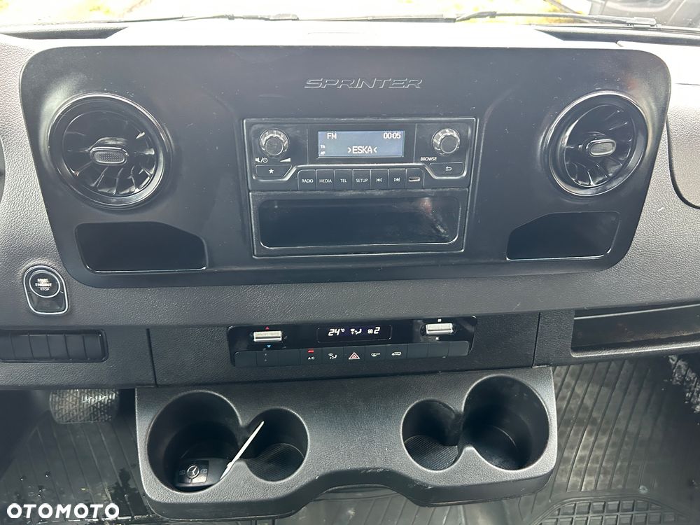 Mercedes-Benz Sprinter - 12