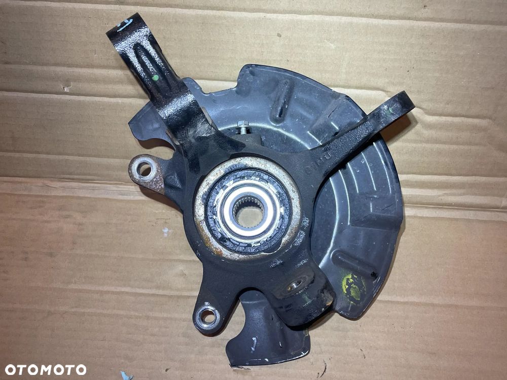 Zwrotnica prawy przód Suzuki SX4 S-Cross 1.4 TB Hyb 2022r OE - 2