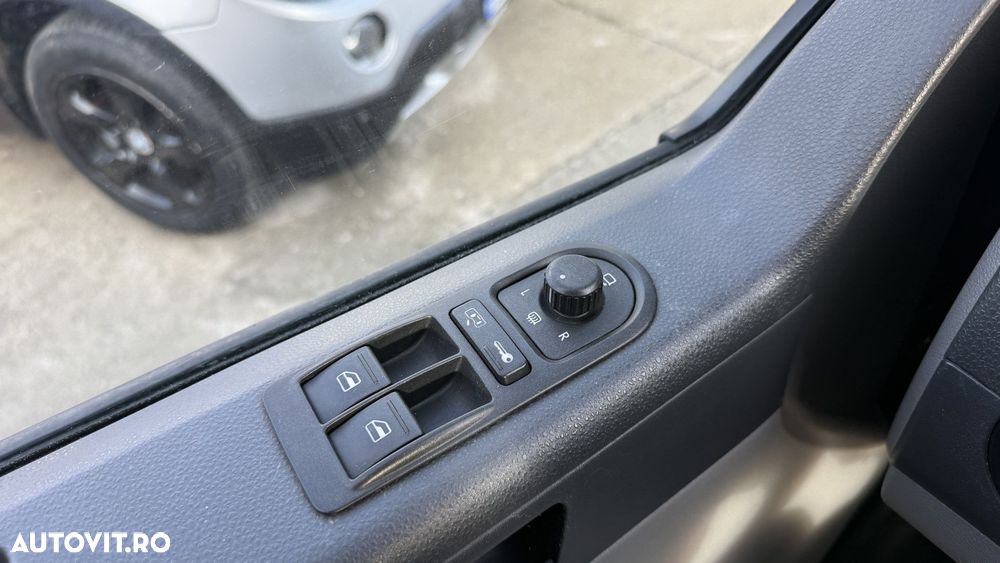 Volkswagen Transporter - 12