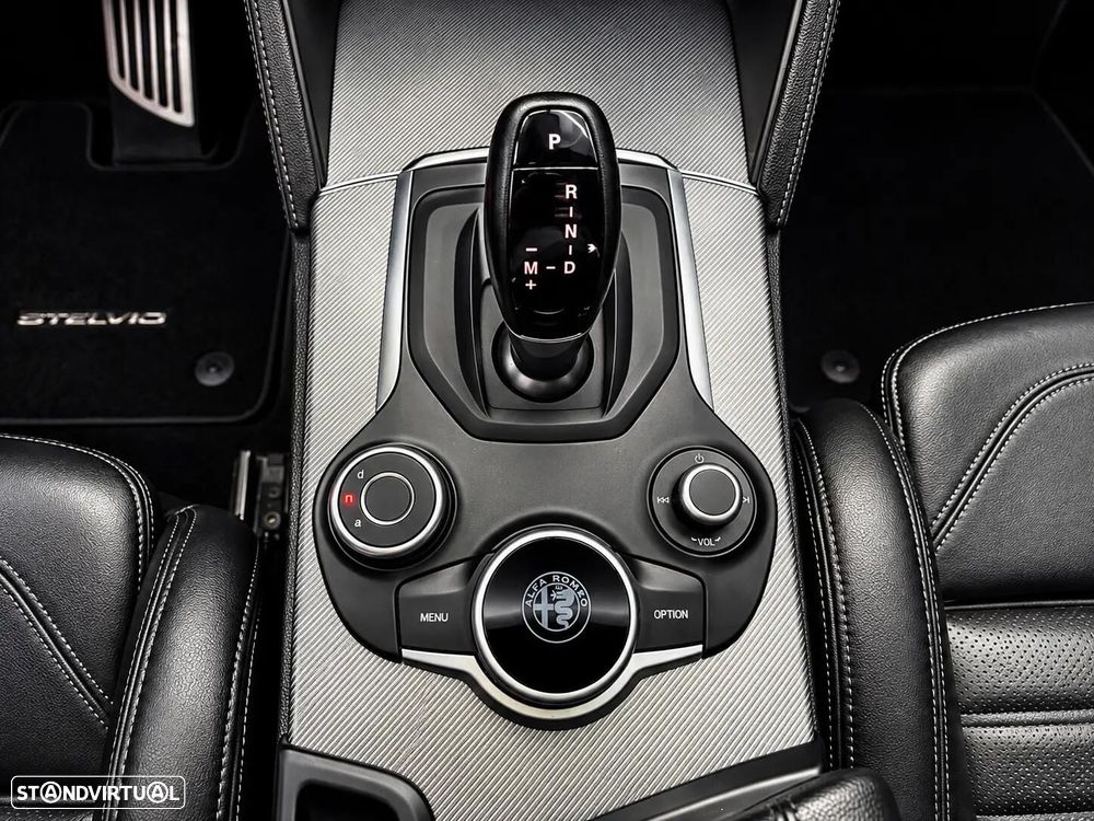 Alfa Romeo Stelvio - 11