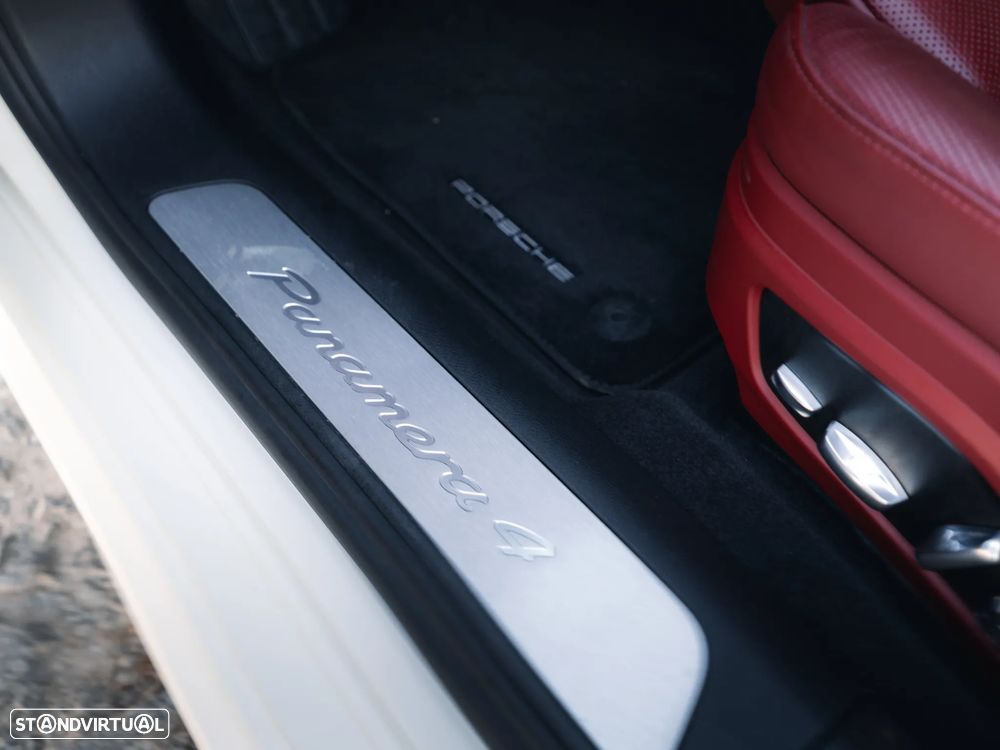 Porsche Panamera 4 E-Hybrid - 24