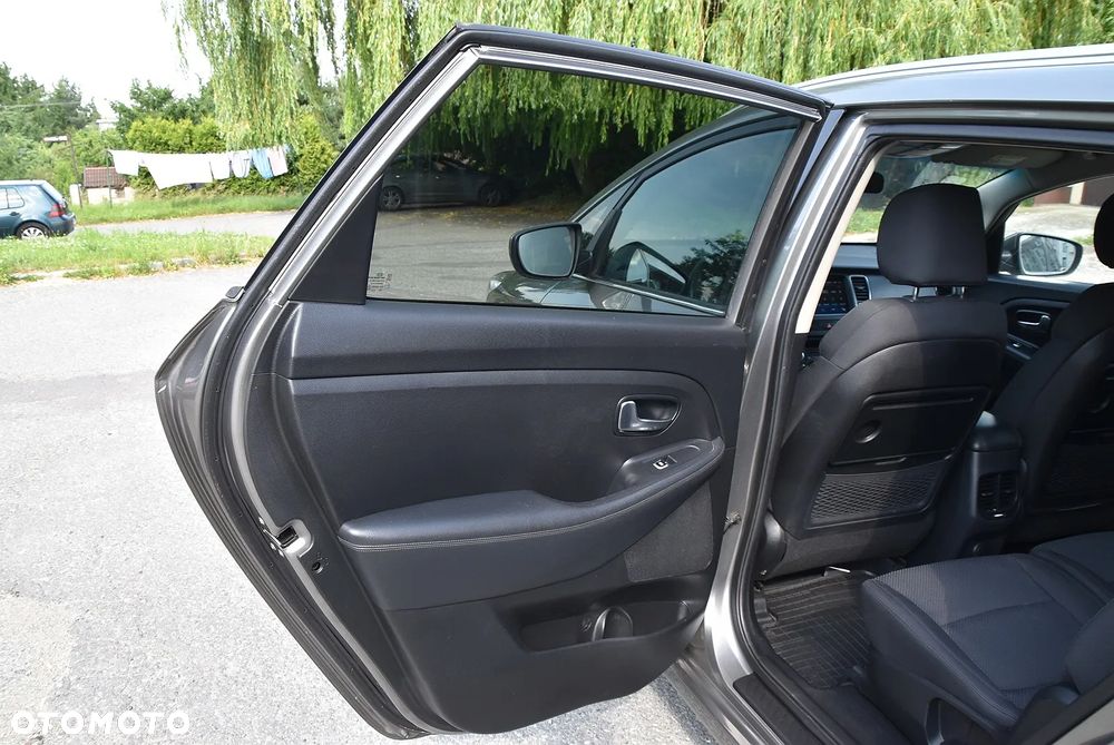 Kia Carens - 16