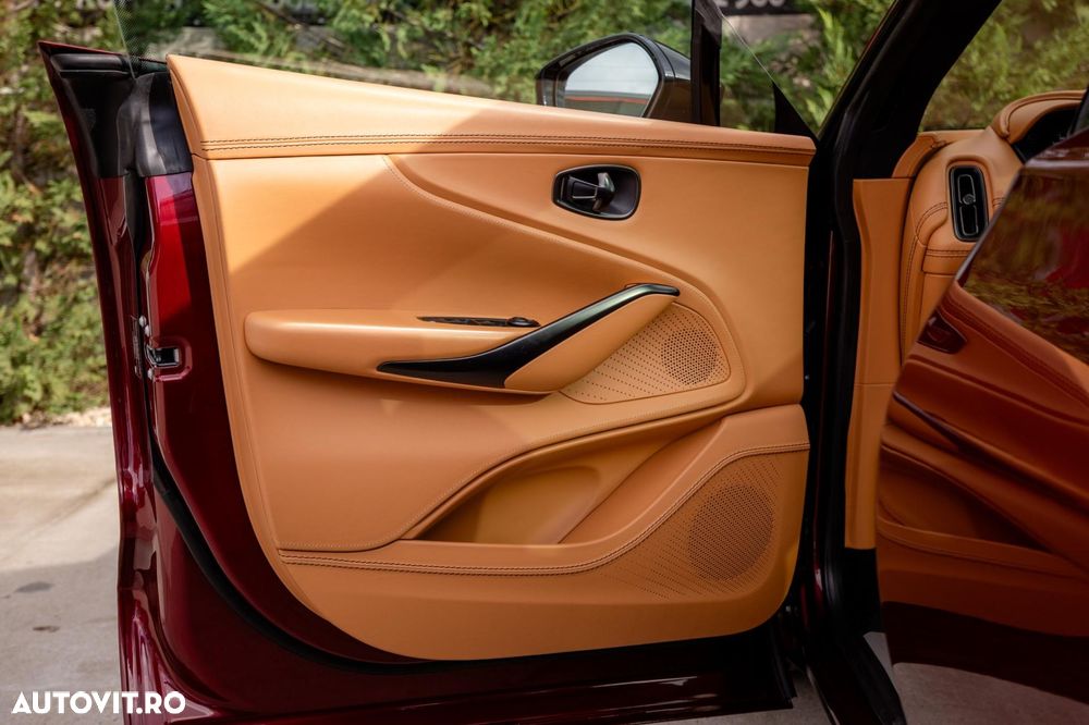 Aston Martin DBX - 19