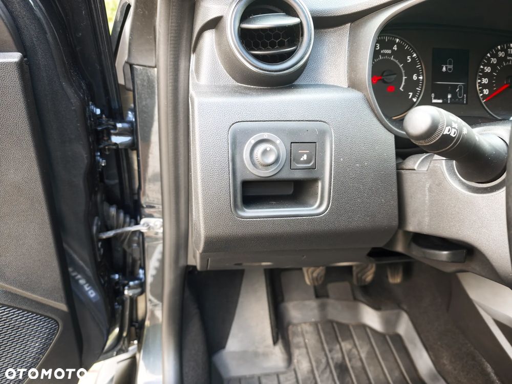 Dacia Duster 1.6 SCe Blackshadow S&S - 16