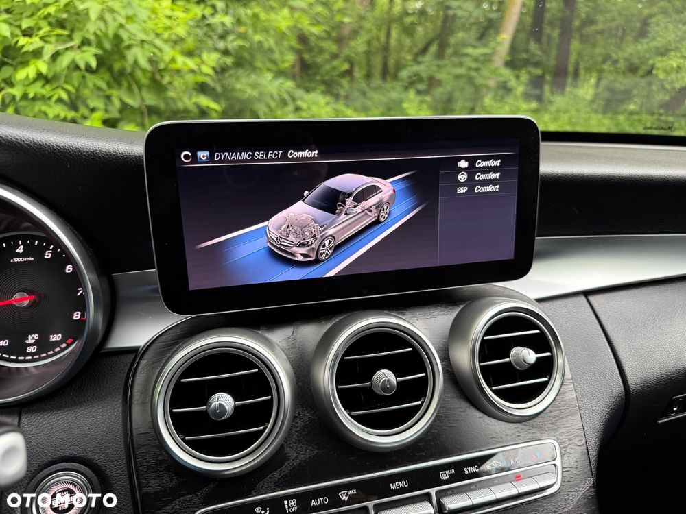 Mercedes-Benz Klasa C 300 9G-TRONIC - 26