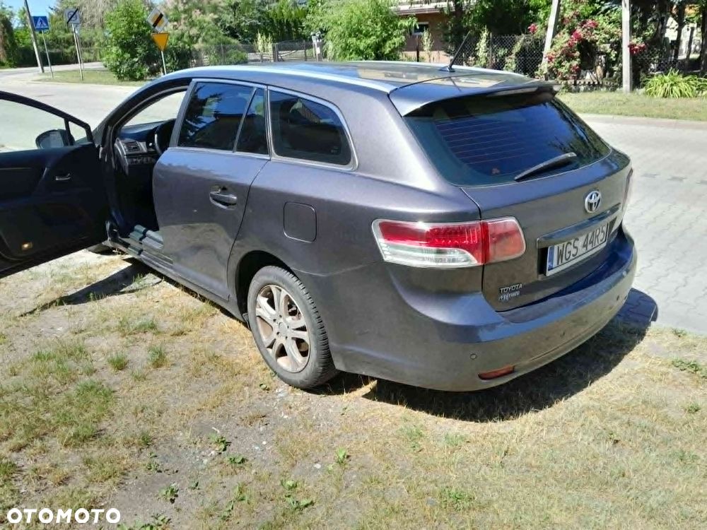 Toyota Avensis 2.0 D-4D - 10