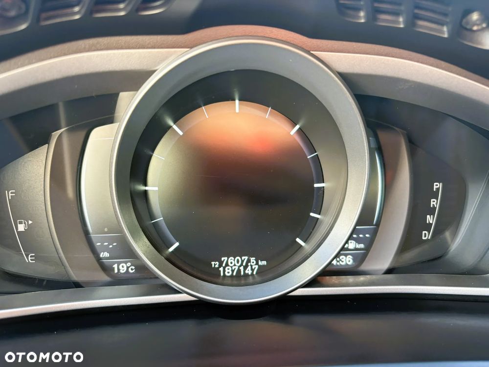 Volvo V40 D4 Geartronic RDesign - 23