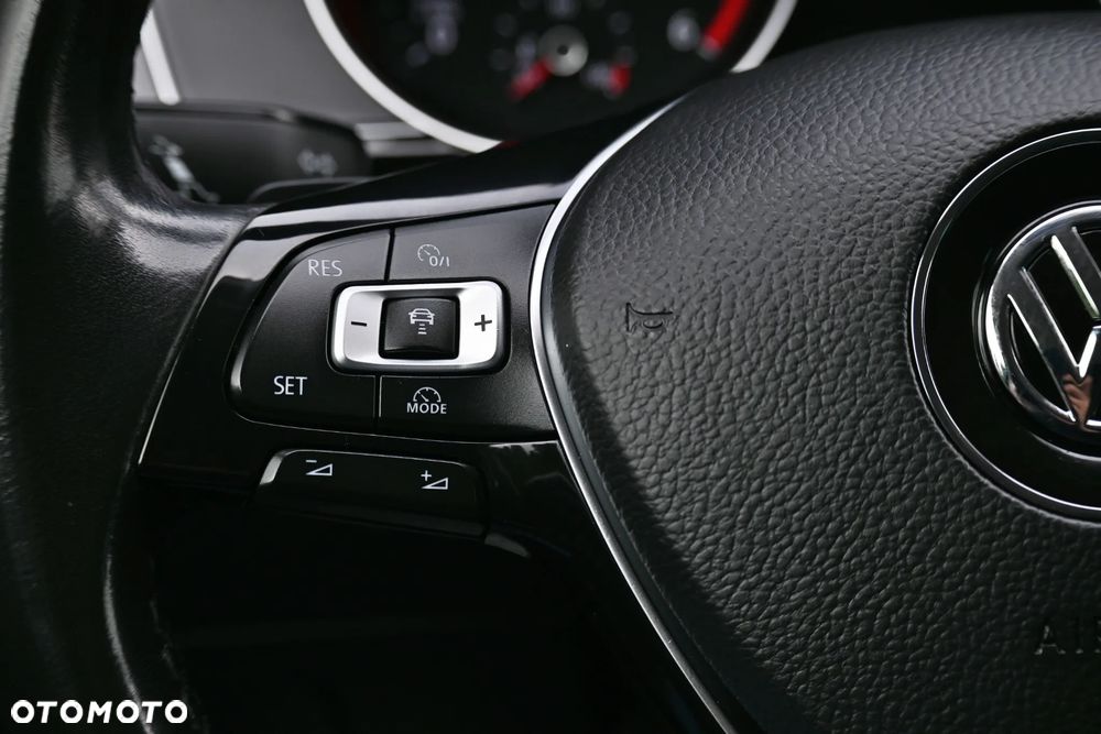 Volkswagen Passat 2.0 TDI SCR 4Motion DDG Highline - 32