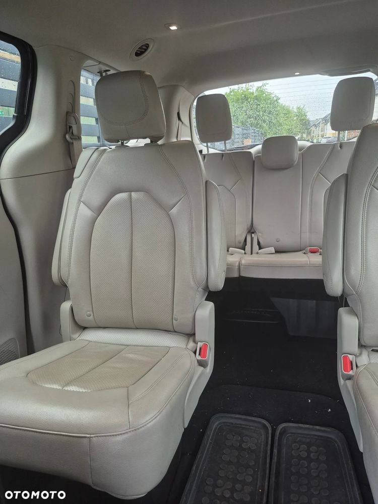 Chrysler Pacifica - 21