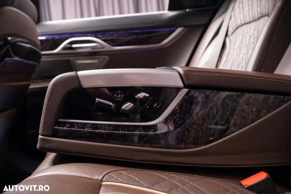 BMW Seria 7 750i xDrive - 34