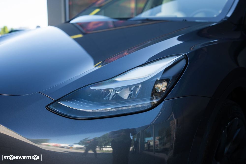 Tesla Model Y Long Range Dual Motor AWD - 29