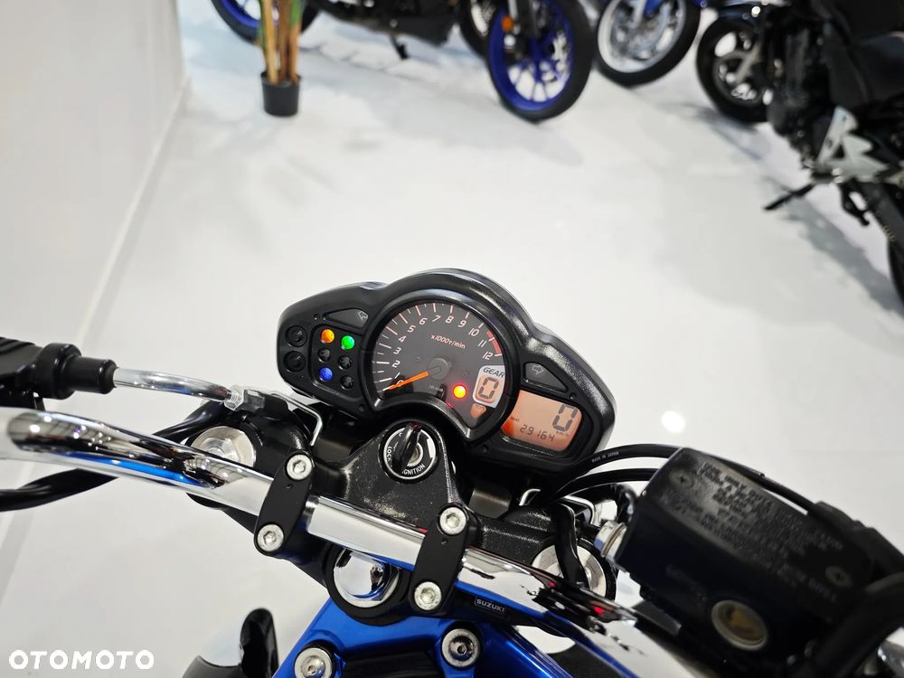 Suzuki Gladius - 6