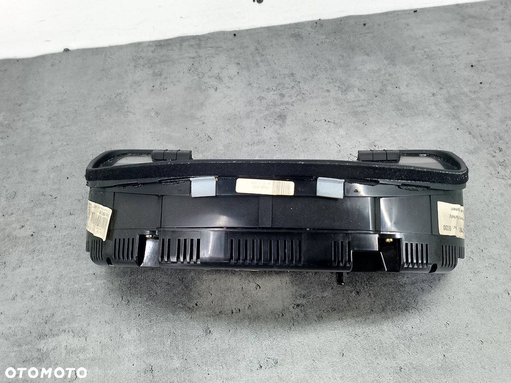 LICZNIK AUDI A4 B7 8E0920931B 1.9 TDI - 5