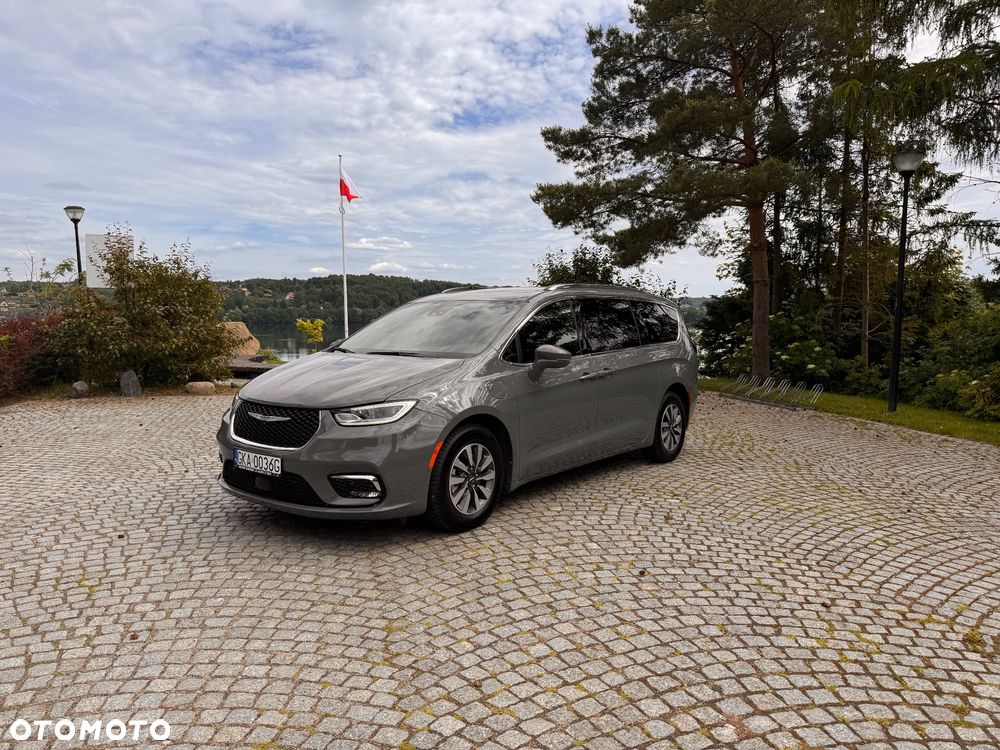 Chrysler Pacifica - 31