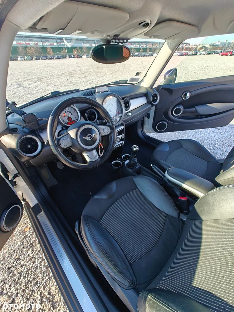 MINI Cooper Standard - 25