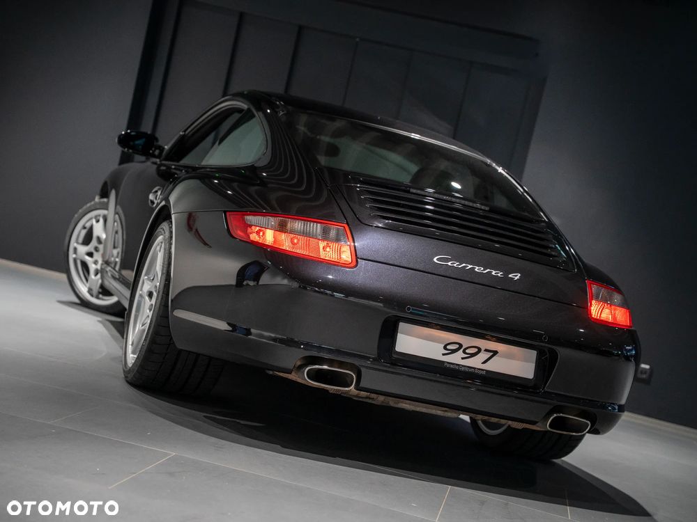 Porsche 911 Carrera 4 Tiptronic S - 15
