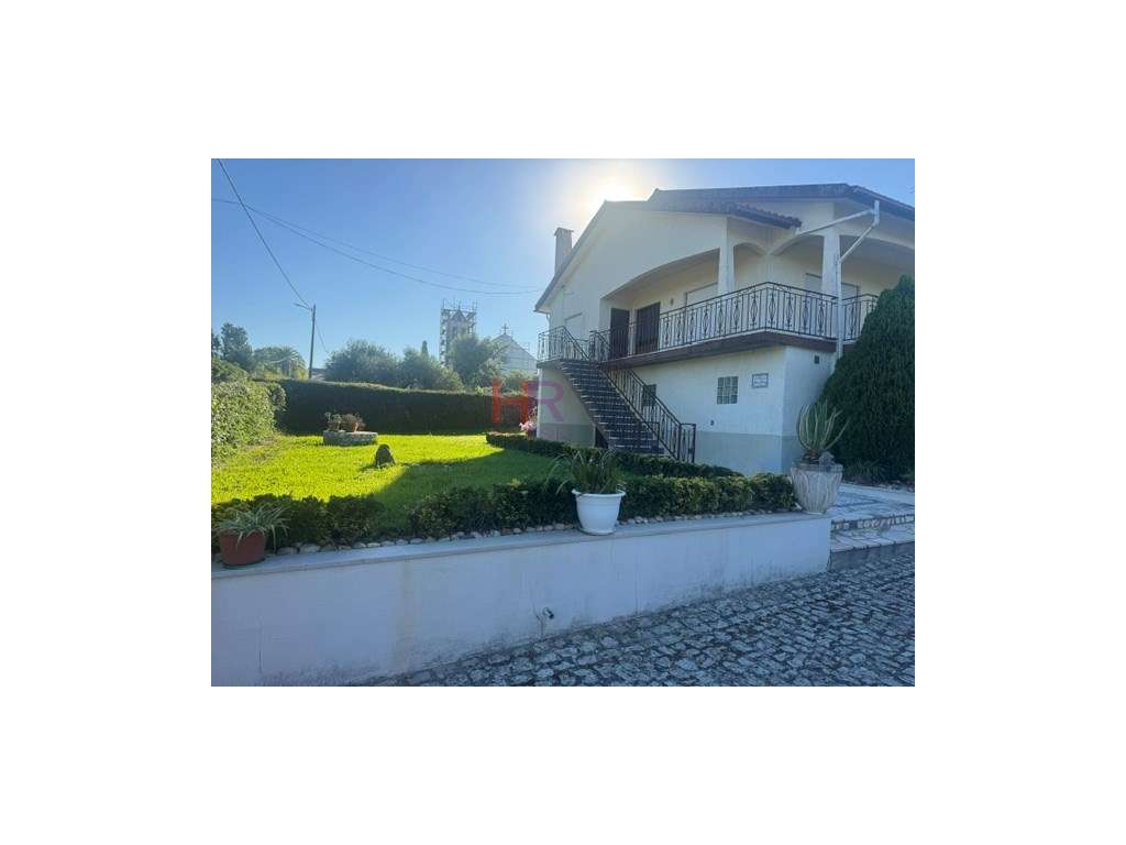Vende-se Moradia Isolada com garagem e com terreno e árvores de fruto. - Grande imagem: 4/60