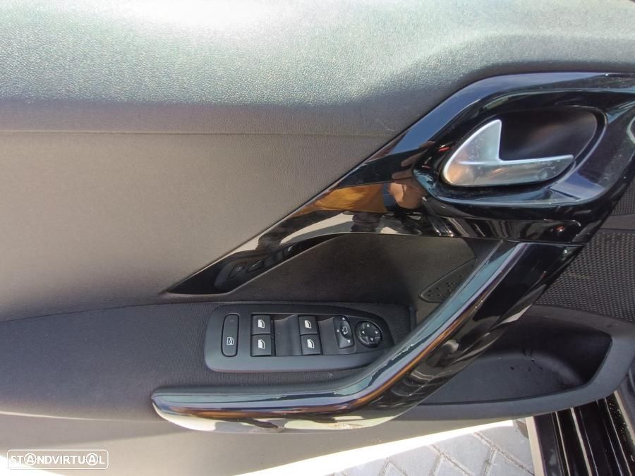 Peugeot 2008 1.5 BlueHDi Signature - 6