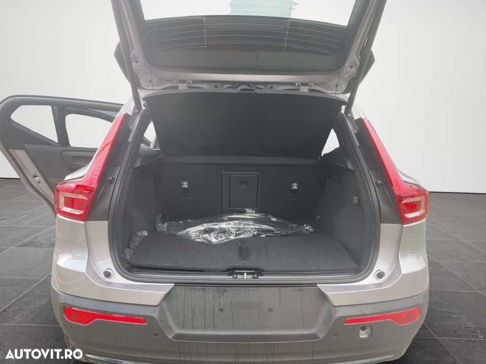Volvo XC 40 B4 AT FWD MHEV Plus Dark - 16
