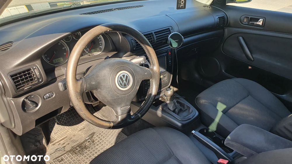 Volkswagen Passat 1.6 Comfortline - 11