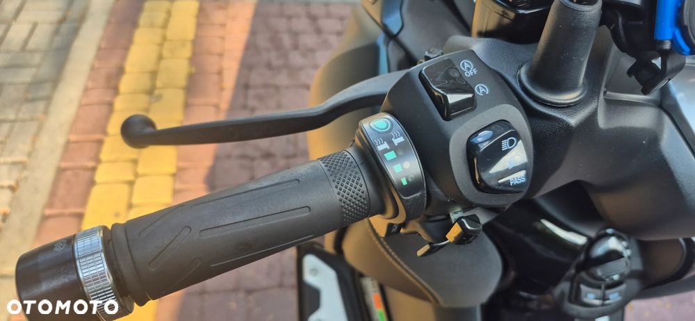 Yamaha X-max - 10