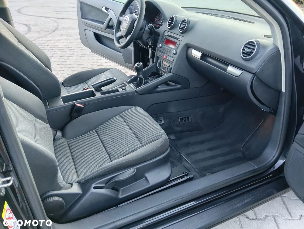 Audi A3 3-drzwiowe 1.6 Attraction - 17