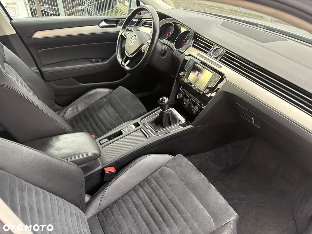 Volkswagen Passat 2.0 TDI SCR Highline - 33