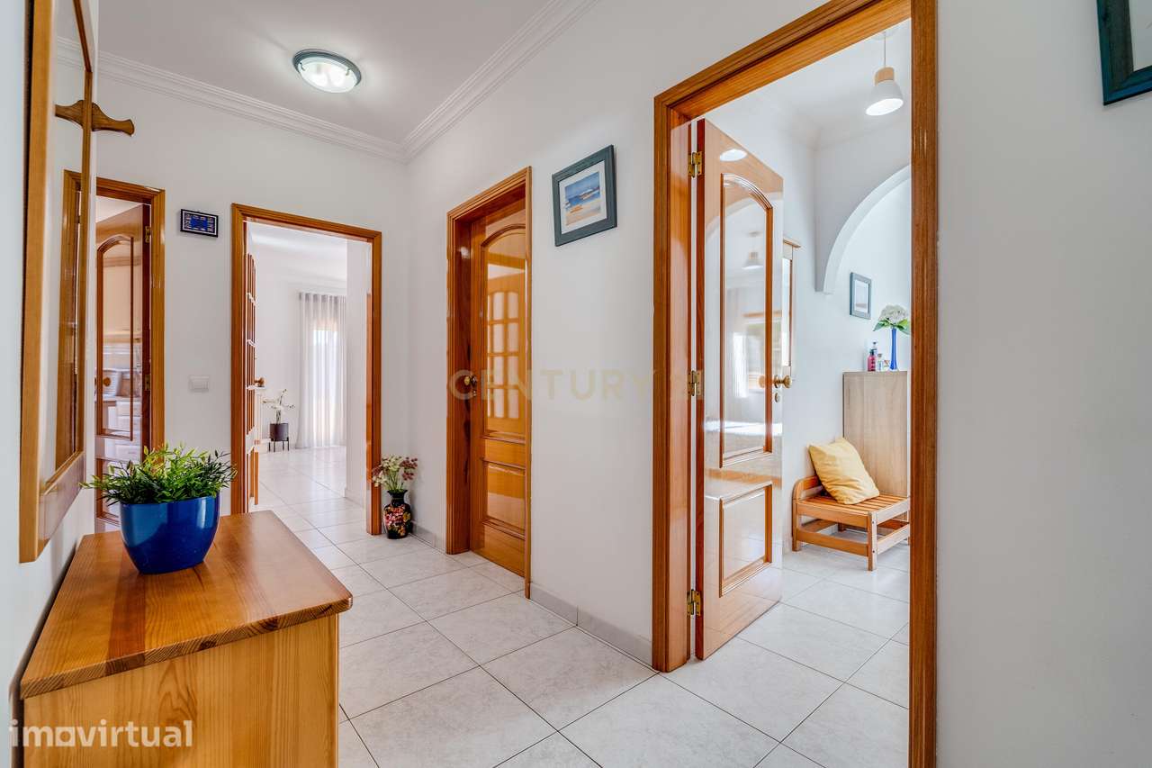 Apartamento T2 com terraço de 210m2 na Praia da Rocha - Grande imagem: 3/38