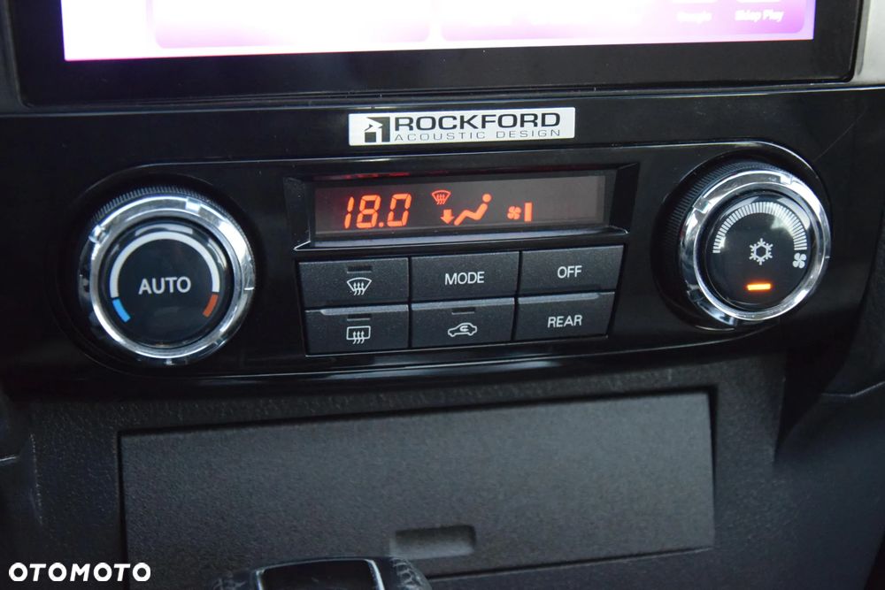 Mitsubishi Pajero - 28