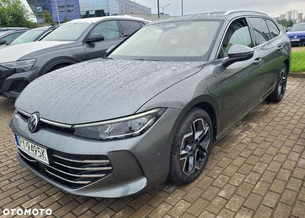 Volkswagen Passat - 1
