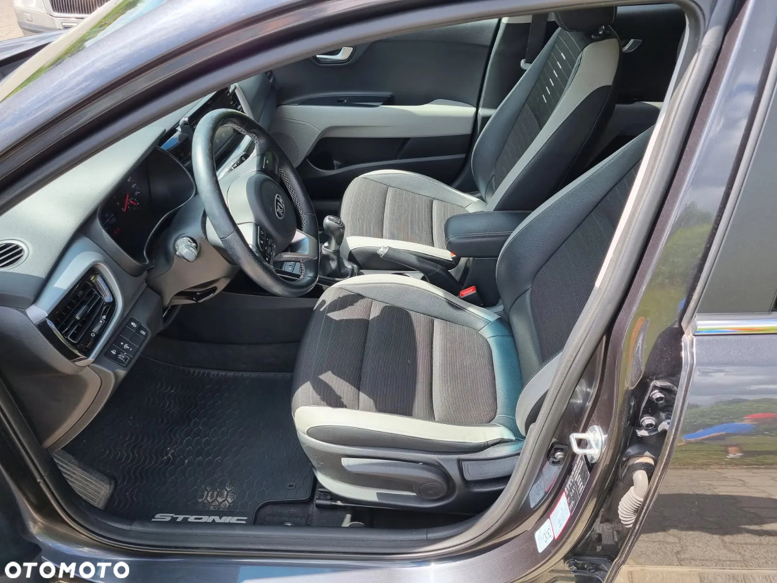 Kia Stonic 1.4 L - 6