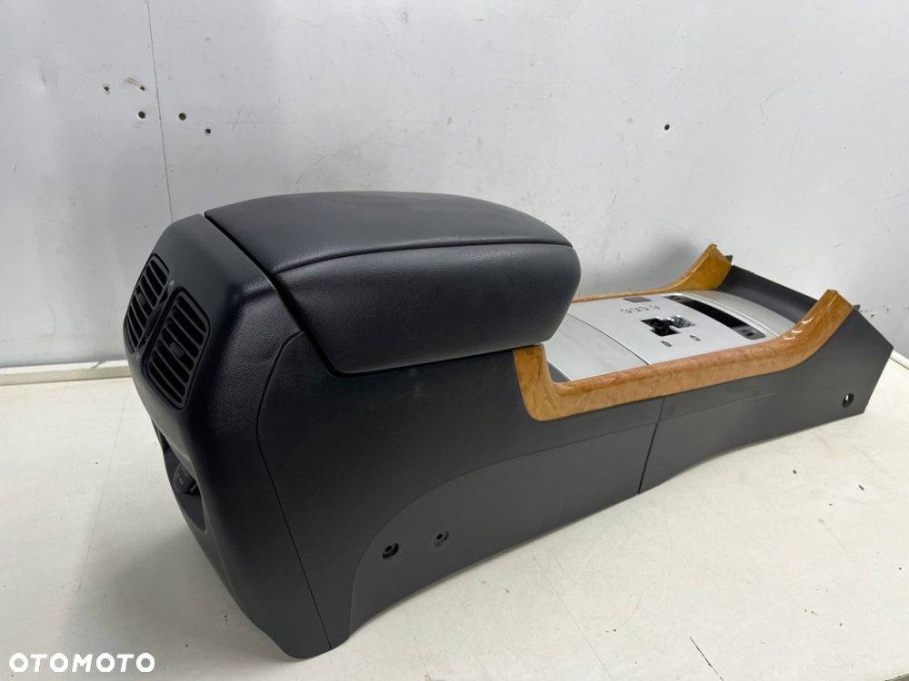 Tunel środkowy Hyundai Grandeur IV 05-11r. podłokietnik uchwyt na kubki - 1