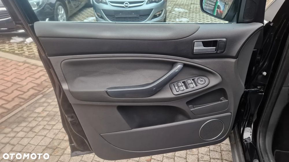 Ford Kuga 2.0 TDCi 2x4 Titanium - 18