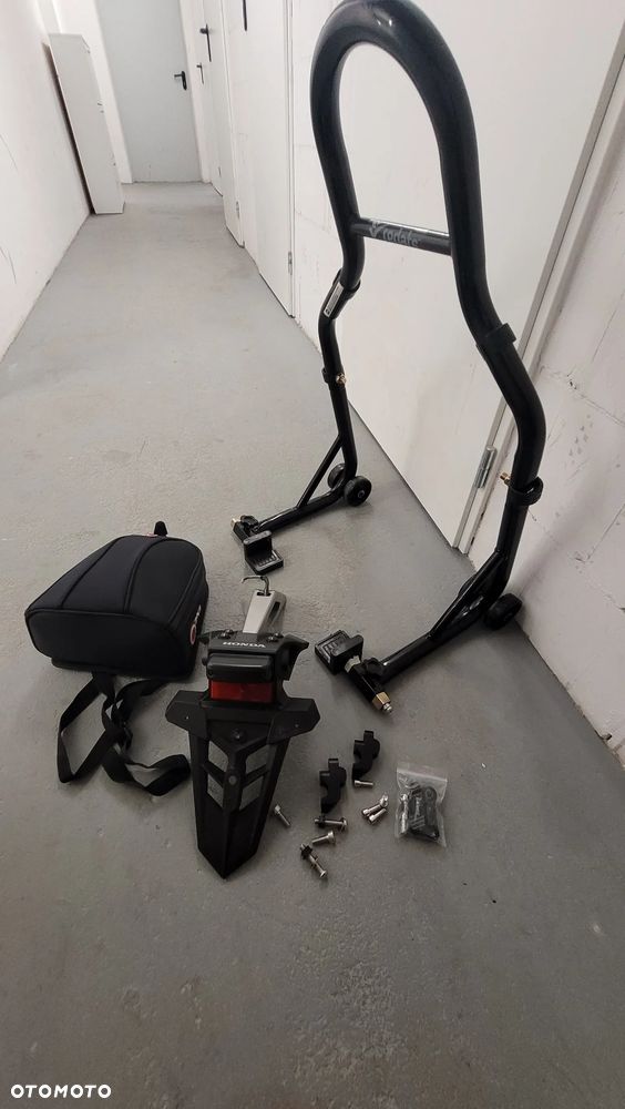Honda Hornet - 12