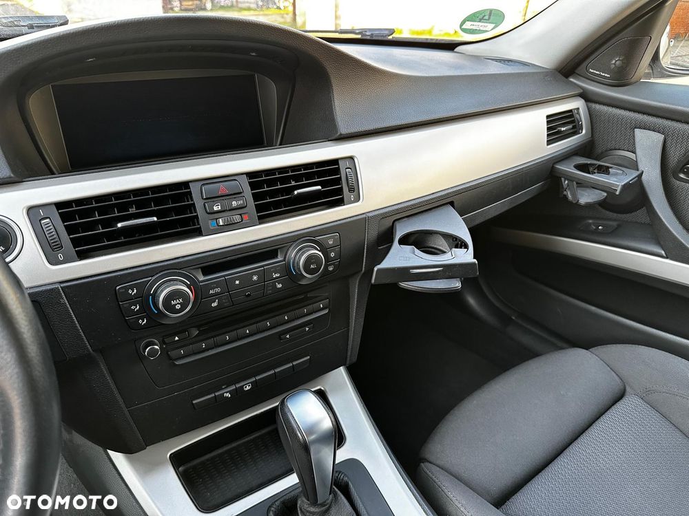 BMW Seria 3 320i Edition Exclusive - 16