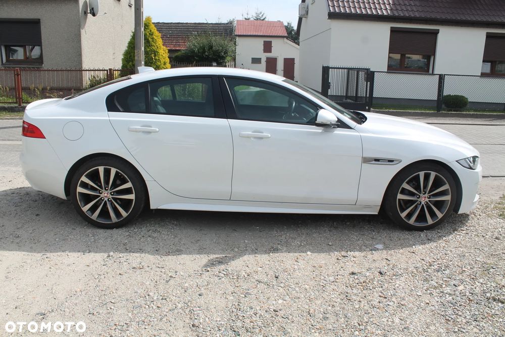 Jaguar XE 20d R-Sport - 4