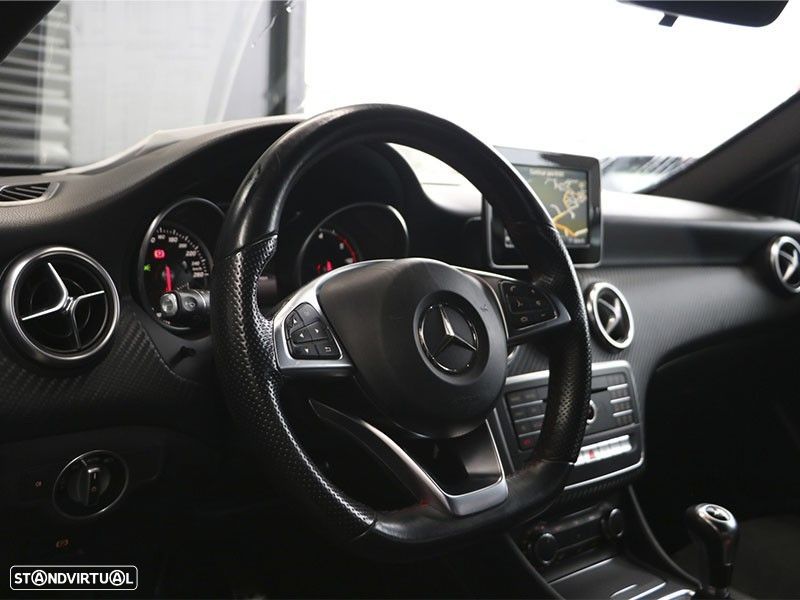 Mercedes-Benz A 180 d AMG Line - 14