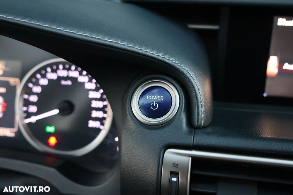 Lexus Seria IS 300h Aut. Executive - 31