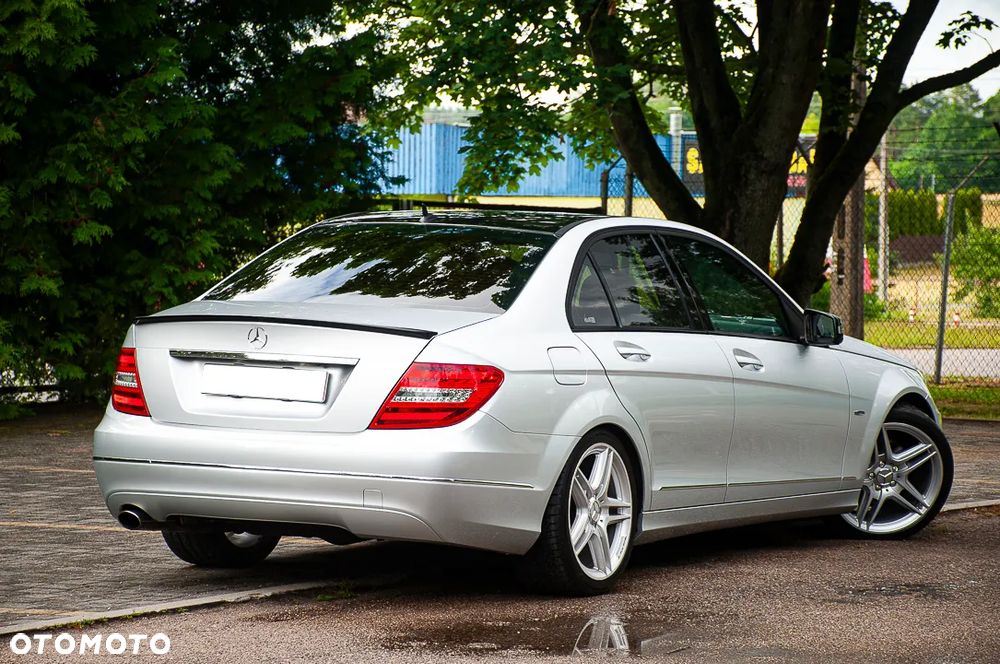 Mercedes-Benz Klasa C 250 CGI BlueEff Avantgarde - 13
