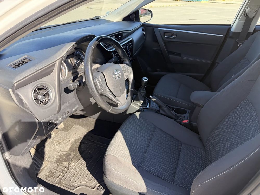 Toyota Corolla 1.6 Active EU6 - 11