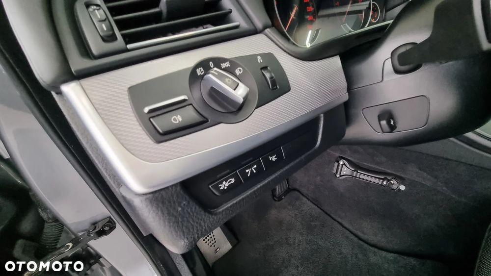 BMW Seria 5 M550d xDrive Sport-Aut - 12