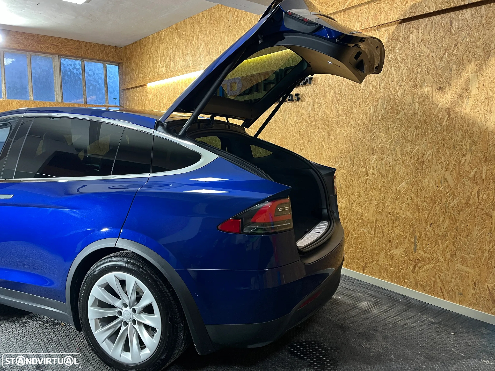 Tesla Model X 100D - 14