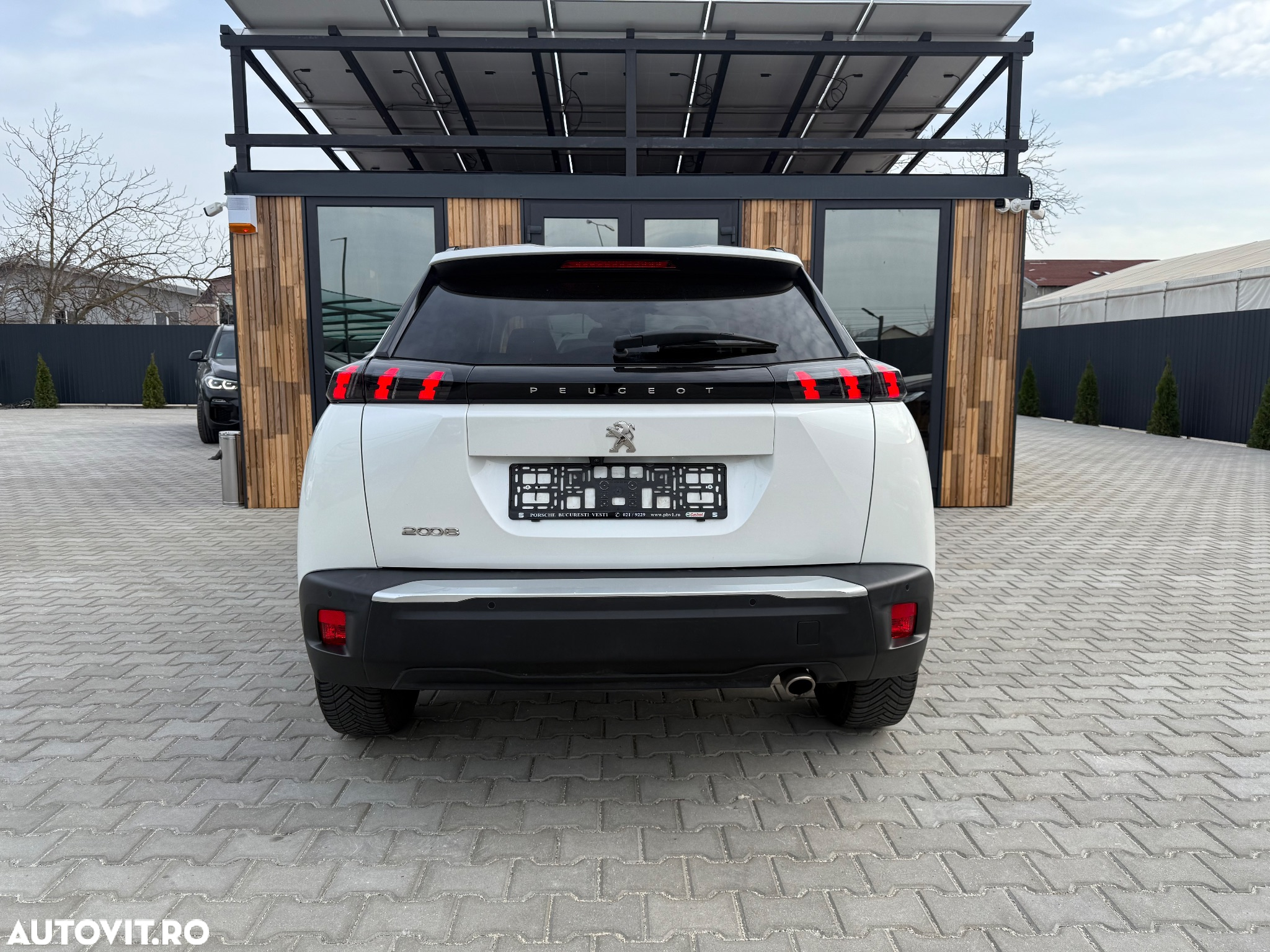 Peugeot 2008 1.5 BlueHDI 130 S&S EAT8 Allure - 6