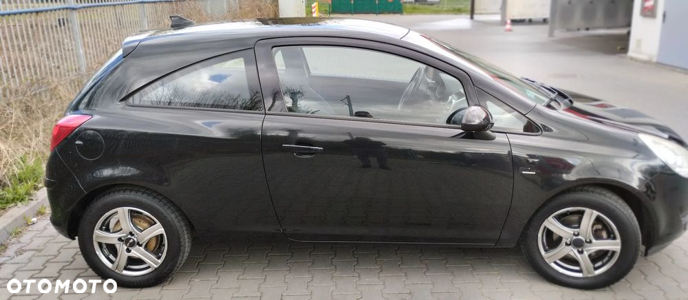 Opel Corsa 1.4 16V Cosmo - 11