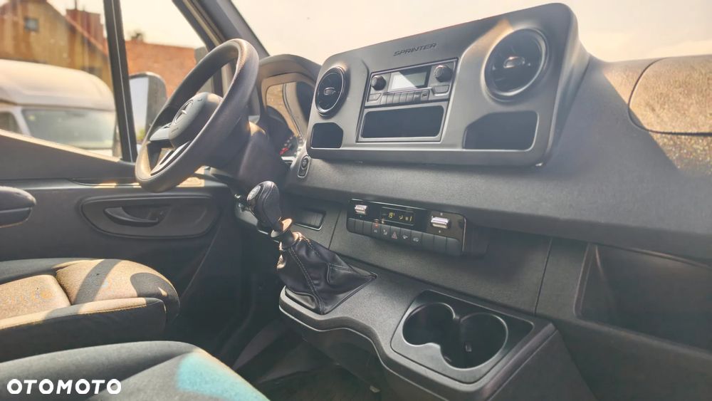 Mercedes-Benz SPRINTER 12EP DRZWI TYŁ 5,5M BLIZNIAK WYS. RAMPOWA SALON PL BEZWYPADKOWY FV23% ZADBANY SERWIS ASO 317 517 DO 3,5T DMC - 17