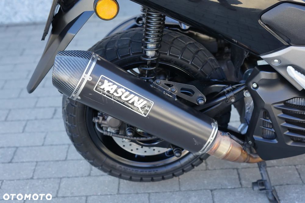Yamaha NMAX - 8
