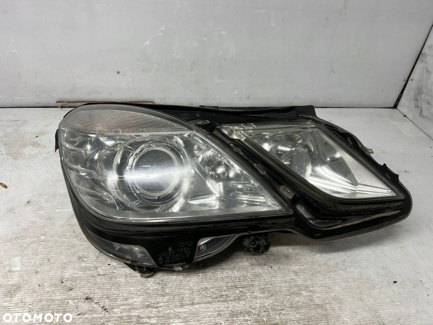 LAMPA XENON PRZÓD PRAWY MERCEDES E-KLASA W212 A2128205861 UK - 1